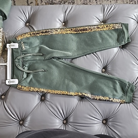 DKNY outfit - Picture 2 of 4